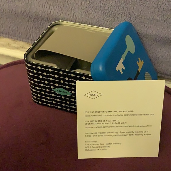 Free with Purchase Fossil Watch Case (empty box) Key design - Picture 2 of 2